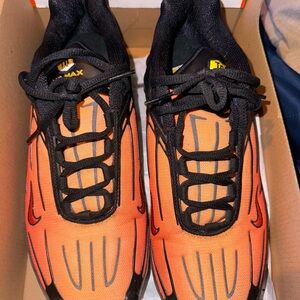 Nike Revolution 7 in Wolf Grey and Volt